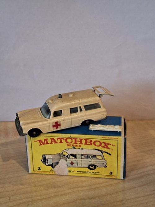 Vintage Matchbox Lesney No.3 Mercedes Binz Ambulance Boxed W/ Stretcher