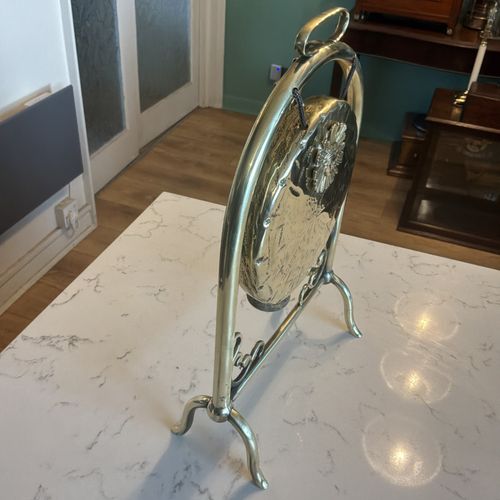 A QUALITY ANTIQUE SOLID BRASS DINNER GONG, EDWARDIAN CIRCA-1910. — image 5