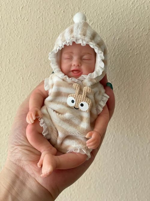 Lifelike Mini Silicone Reborn Doll – Handmade Newborn Girl Baby for Gifts — image 1