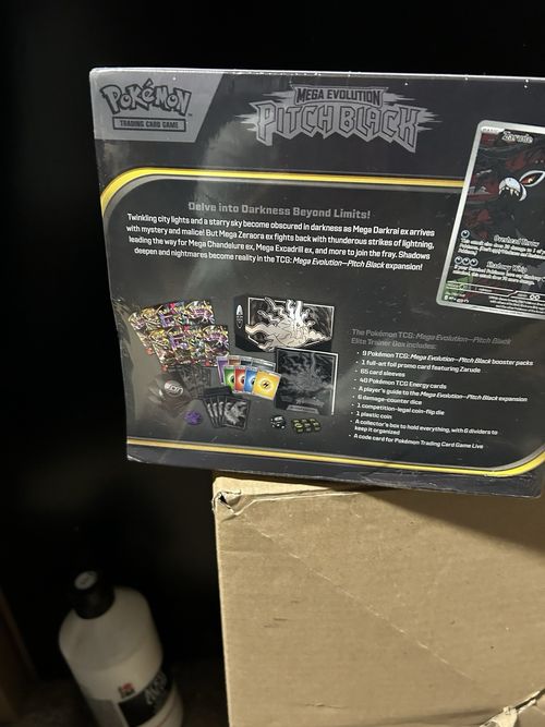 Pokémon Pokémon TCG Mega Evolution—Pitch Black Elite Trainer Box, English, 1 Box — image 2