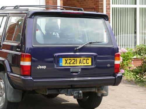 Jeep Cherokee Orvis 4X4 XJ (2000) — image 2