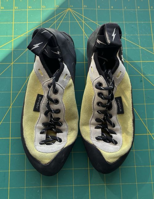 EVOLV TRAX XT5 Climbing Shoes Size 5.5 Great Condition — image 1