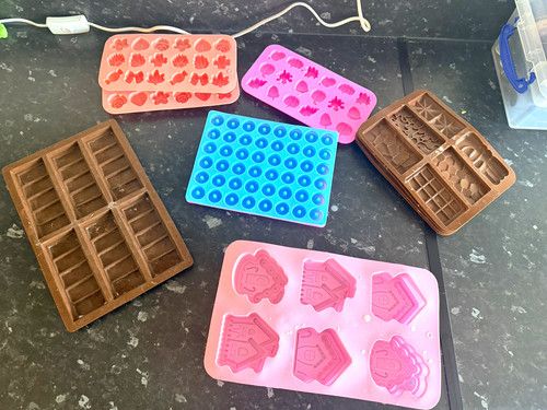 Candle & Soap Making Kit Silicone Moulds Dyes Fragrances Soy Wax 500g