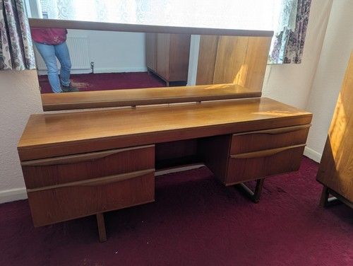 Stonehill Mid Century Modern Teak Dressing Table With Large Mirror