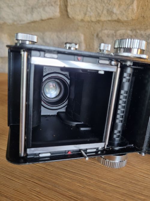 Yashica-635 Twin Lens Reflex TLR 120 Film Camera. 80mm F3.5 Yashikor Lens & Case — image 17