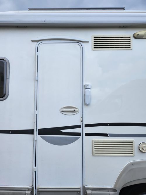 motorhomes fixed bed 4 berth — image 11