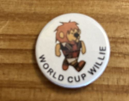 1966 World Cup Willie Pair Of 25mm Pin Badges — image 4