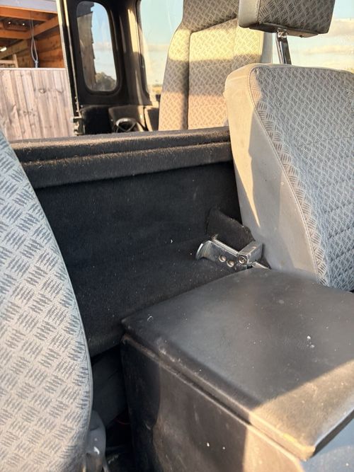 Land Rover Defender 90 — image 13
