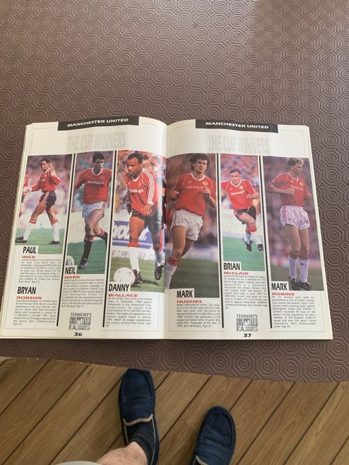 1990 FA Charity Shield Manchester United vs Liverpool Matchday Programme — image 4