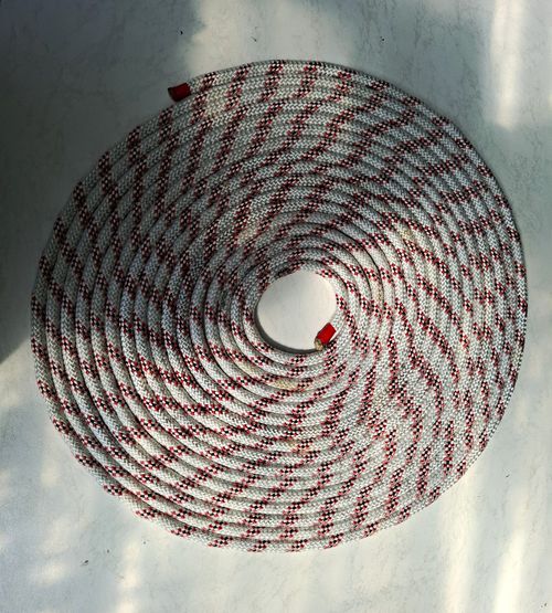 White Marlow Braid Polyester Rope, Red Fleck, 17 meters 14m dia. — image 1