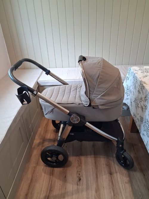 Mamas And Papas Ocarro Pushchair & Carrycot - Everest