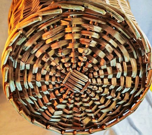 Large Willow Wicker Gathering Basket Rustic Farmhouse Storage Handles — image 4