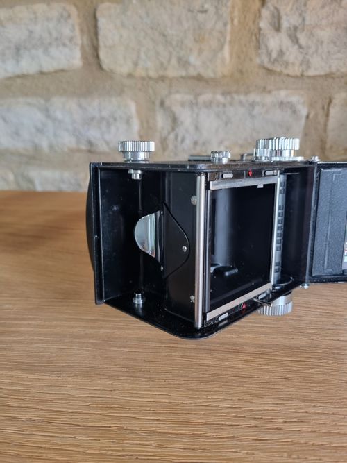 Yashica-635 Twin Lens Reflex TLR 120 Film Camera. 80mm F3.5 Yashikor Lens & Case — image 18