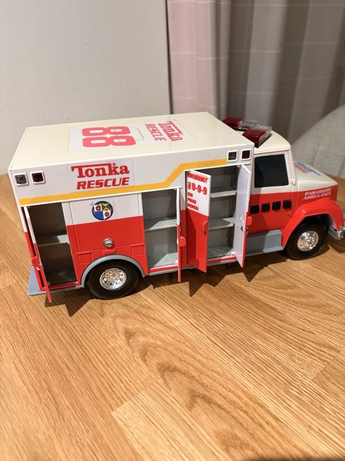 Tonka Truck Rescue Ambulance 2004 Lights and Sounds Working Condition Vintage — image 3
