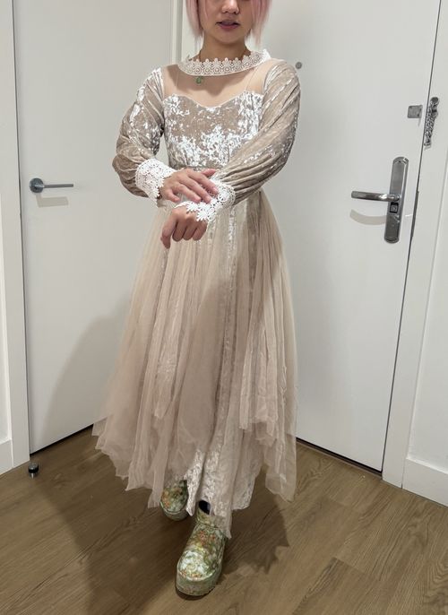 Vintage Silver Long Sleeve Lace Chiffon Dress with Elegant Layered Maxi Gown — image 3