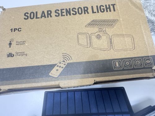 Solar LED Outdoor Security Light 3-Head Motion Sensor Remote IP65 Black rotating — image 4
