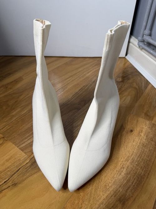 Women’s Cream Knit Sock Ankle Boots EU 39 Pointed Toe Block Heel Ivory