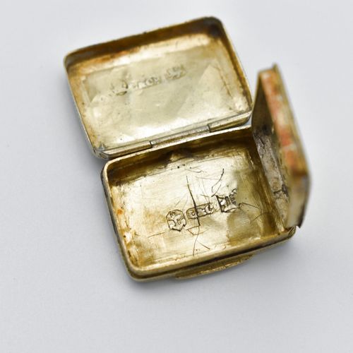 Antique Georgian Solid Sterling Silver Gilt Vinaigrette 1827 — image 5