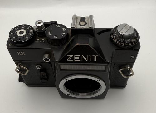 Vintage Zenit 11 35mm SLR Film Camera Body USSR M42 Mount - Working  — image 2