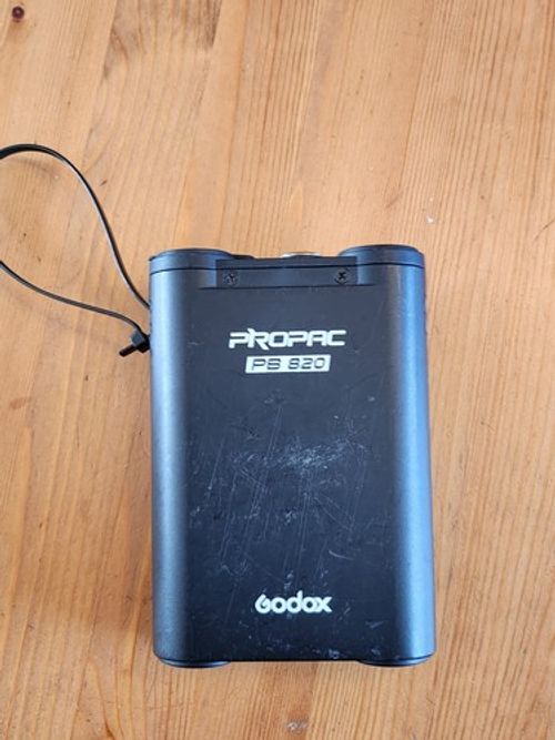 Godox Propac PB820  battery power pack for flashguns - No leads or power supply