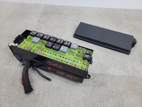 RANGE ROVER SPORT L494 13-18 ENGINE BAY FUSE BOX