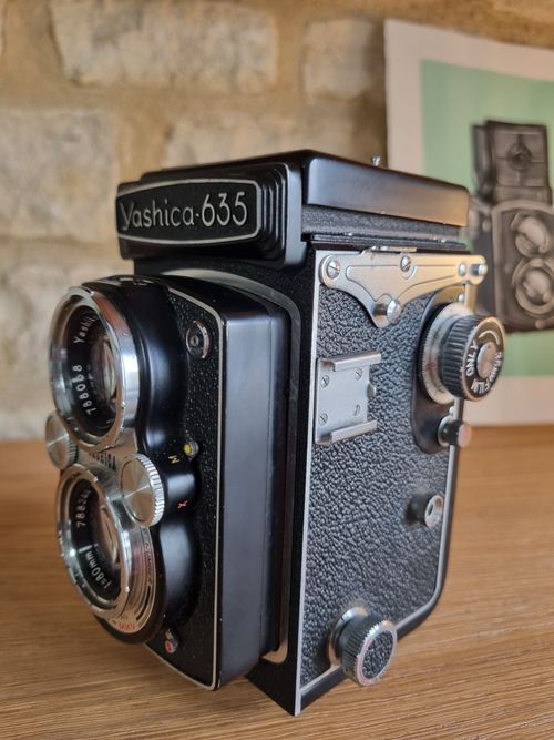 Yashica-635 Twin Lens Reflex TLR 120 Film Camera. 80mm F3.5 Yashikor Lens & Case — image 2