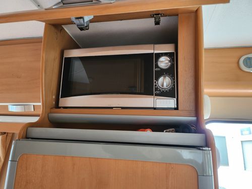 motorhomes fixed bed 4 berth — image 17