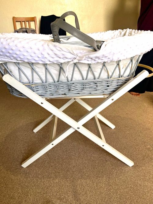 Dawson Rodgers Moses Basket Set with Folding Stand, Portable, Grey Oval — image 1