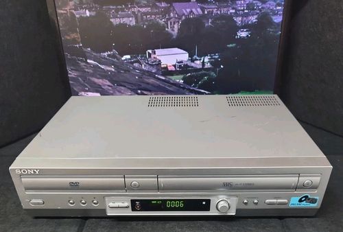 Sony SLV-D950 Dolby Digital DVD Player / Video Cassette Recorder Main Unit — image 2