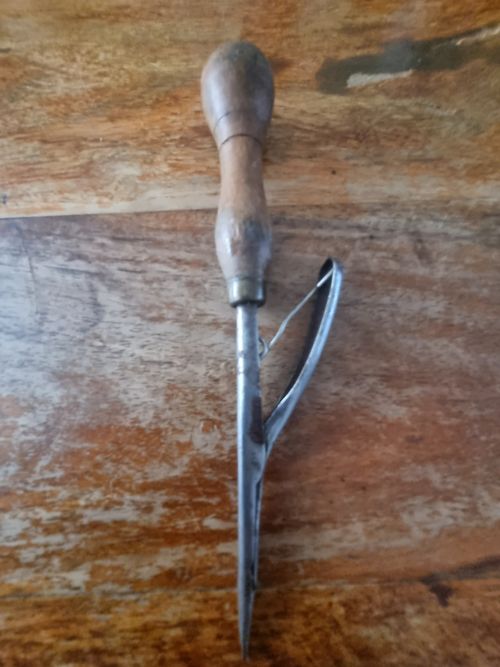 VINTAGE BROWNS PATENT BODGER RAG RUG TOOL LATCH HOOK FOR RUG MAKING OLD  TOOLS — image 15