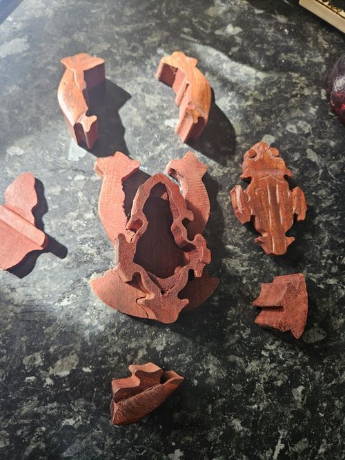Vintage Hand Carved Wooden Puzzle Frog Toad 7 Piece Chunky Secret Centre Moons — image 2