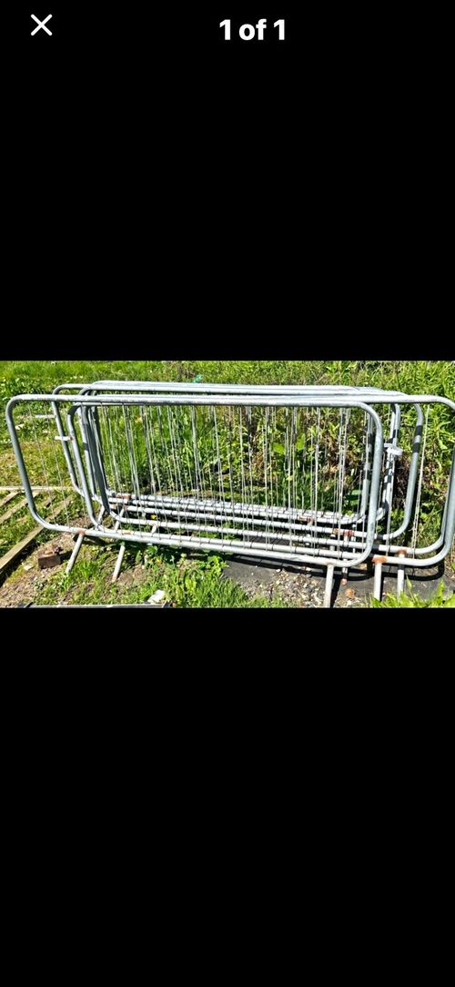 Metal Crowd Control Pedestrian Safety Barrier Temporary Fencing have 100 plus — image 1