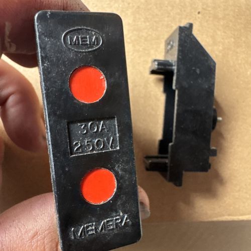 MEM Memera 30A Rewireable Fuse Carrier Complete With Base — image 3