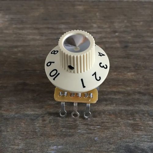 2x Jazzmaster Witch Hat 65 Fender Style Knobs - Aged vintage Cream — image 5
