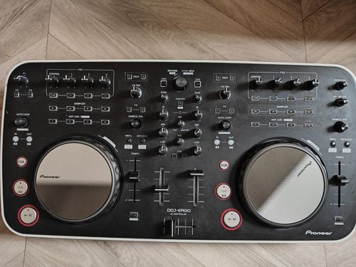 Pioneer DDJ-ERGO-V Digital DJ Controller - Boxed with Manual & Software Disc — image 4