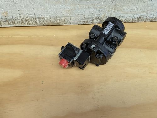 Norgren E1024H- CC NEW 3/2 Single Solenoid Poppet Valve — image 4