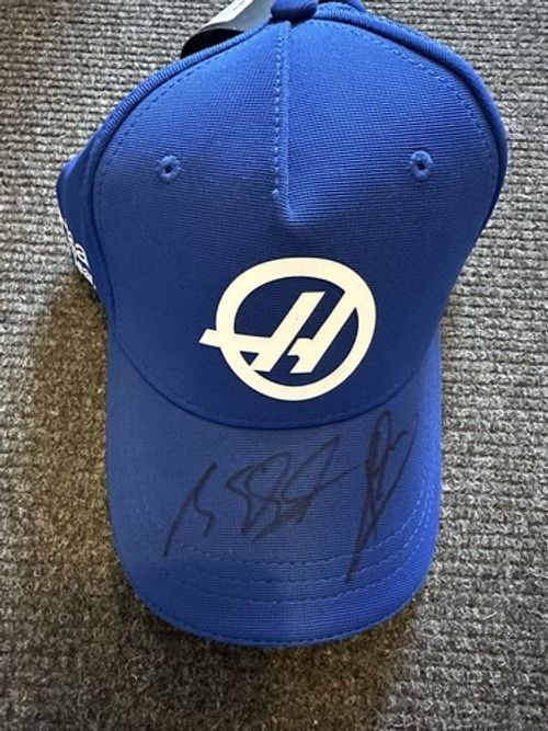 MICK SCHUMACHER & KEVIN MAGNUSSEN HAND SIGNED BASEBALL CAP HAAS F1 PROOF
