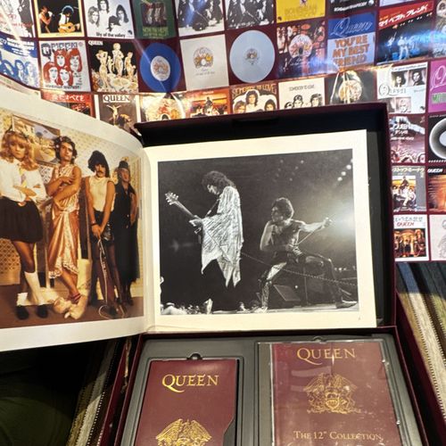 Queen Live at the Rainbow & The 12" Collection Original Box Set Photo Book — image 3