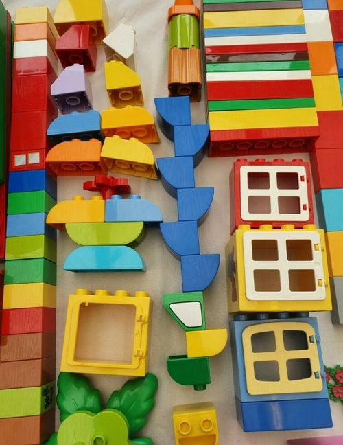 Lego duplo bundle 1kg +2 Figures , 1Car +random bricks !! Read Description!!! — image 5