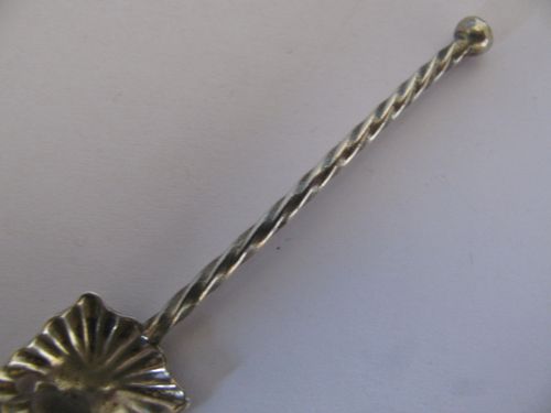 London Hallmarked Silver salt spoon — image 4