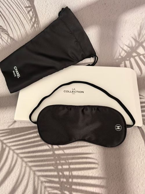 Chanel beauty Gift eye mask with pouch New in Box — image 2