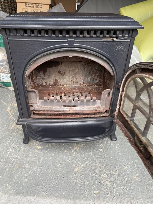 JOTUL 3R (CB) Fire — image 9