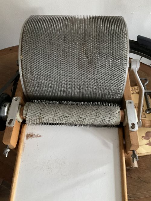 David Barnett Vintage wood Drum Carder Hand Crank wool fibre processing machine  — image 15