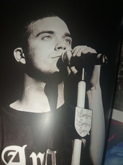 Robbie Williams 2022 Tour Programme Excellent Condition. Picture Programme — image 5