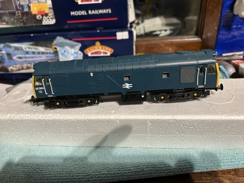 Bachmann Class 25 DCC fitted blue 32-978 — image 4