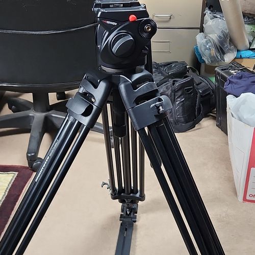 Manfrotto 525MVB Aluminium Tripod with 501HDV Fluid Head Quick Release — image 3