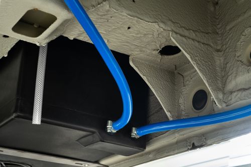 92 LITRE WATER TANK (SPRINTER & VW CRAFTER 06-17) WITH FRESH WATER KIT — image 4