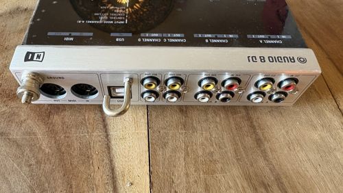 Native Instruments Traktor Scratch Pro & Audio 8 DJ Digital Vinyl Control System — image 3