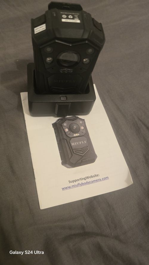 MIUFLY Body Worn Video Recorder Camera 32GB with Charging Dock & Accessories — image 2