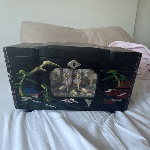 1960s Vintage Japanese Lacquered Jewellery Music Box